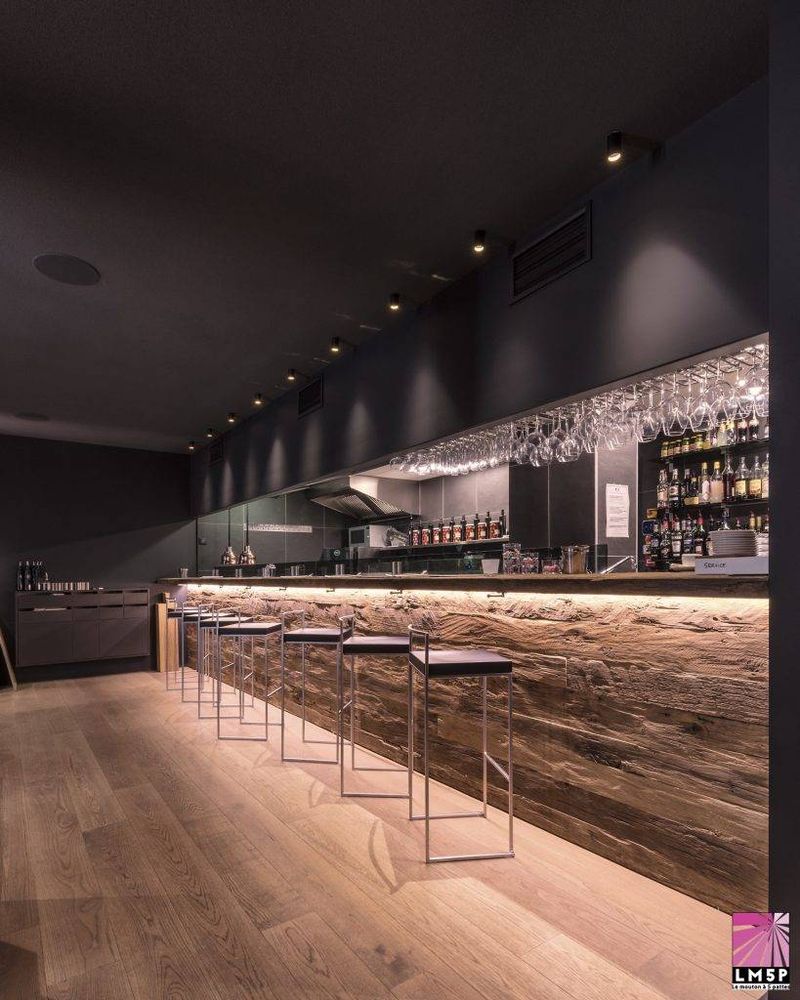 Agencement du restaurant l'Italien au Tholonet, à proximité d'Aix-en-Provence