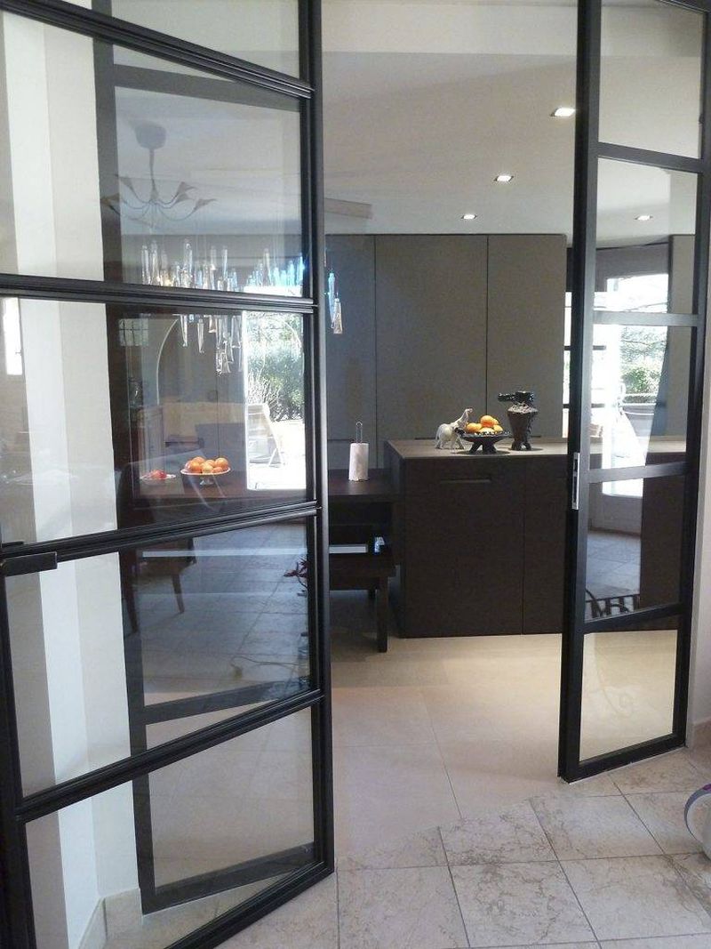 Grande porte vitrée pour ouvrir la cuisine sur les autres pièces à vivre, Aix-en-Provence